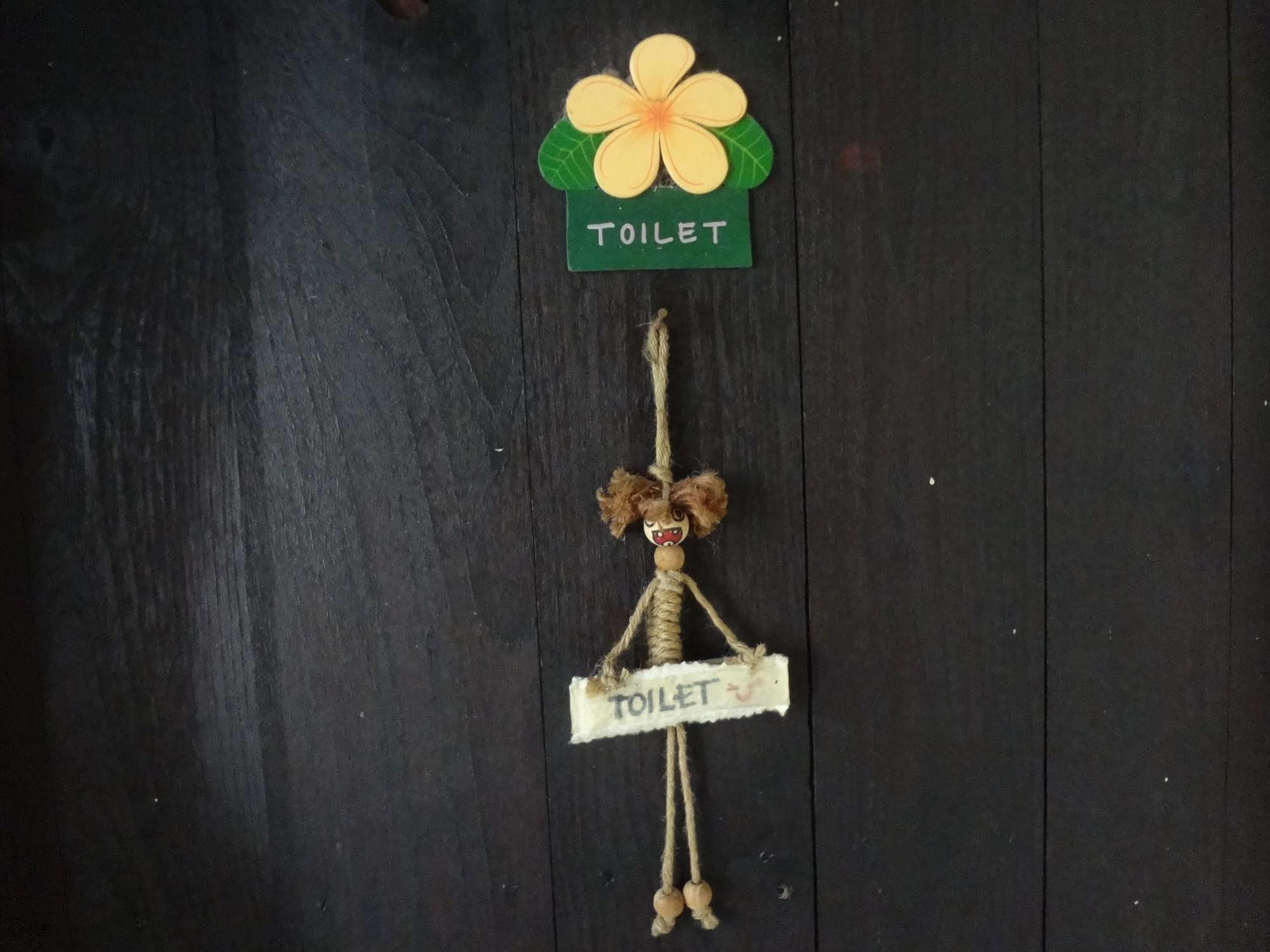 Baan Mai Guesthouse Mae Hong Son Exterior photo