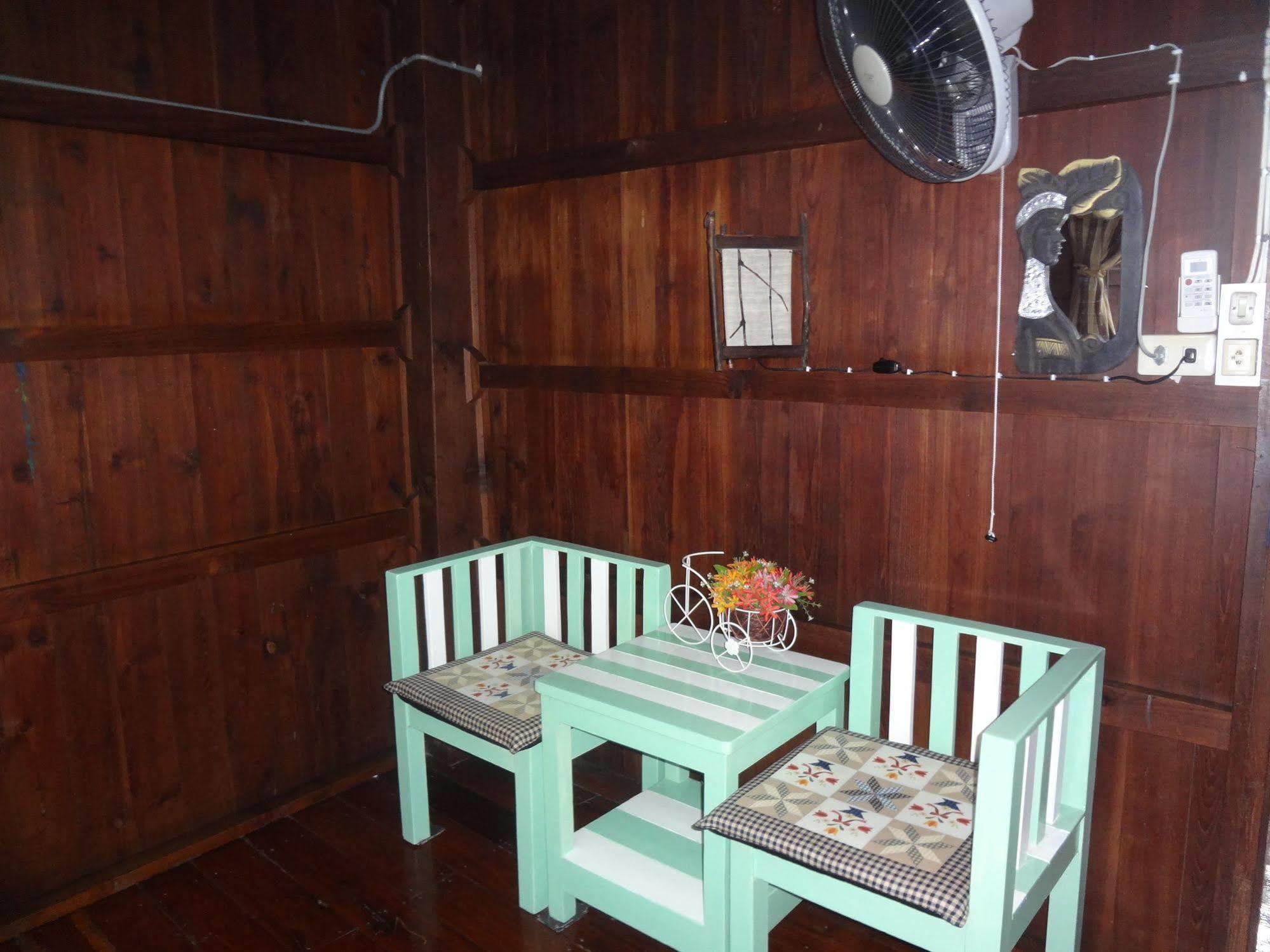 Baan Mai Guesthouse Mae Hong Son Exterior photo